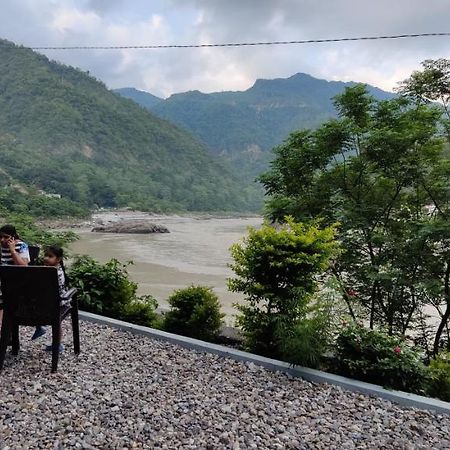 H7 Stay On The Ganges, Yoga & Spa Resort, Rishikesh Bagian luar foto