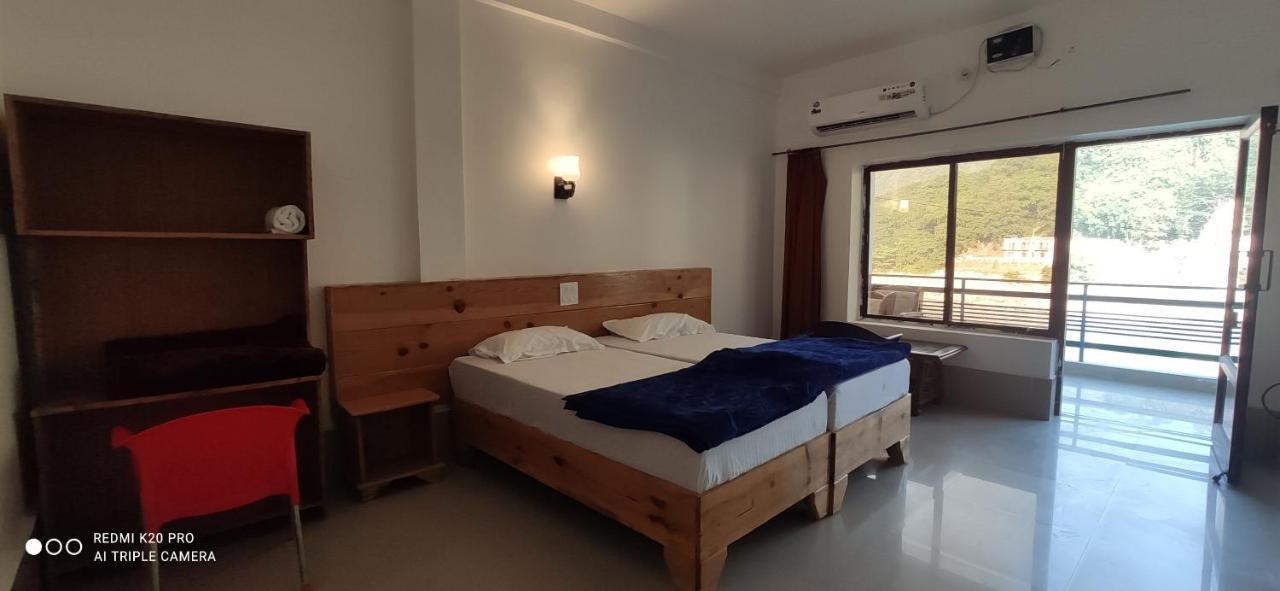 H7 Stay On The Ganges, Yoga & Spa Resort, Rishikesh Bagian luar foto