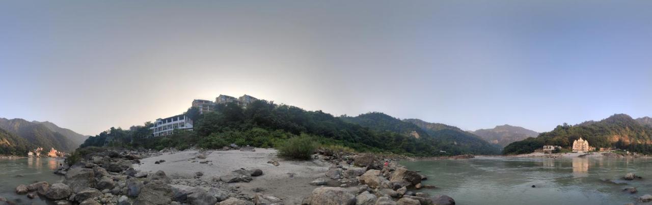 H7 Stay On The Ganges, Yoga & Spa Resort, Rishikesh Bagian luar foto
