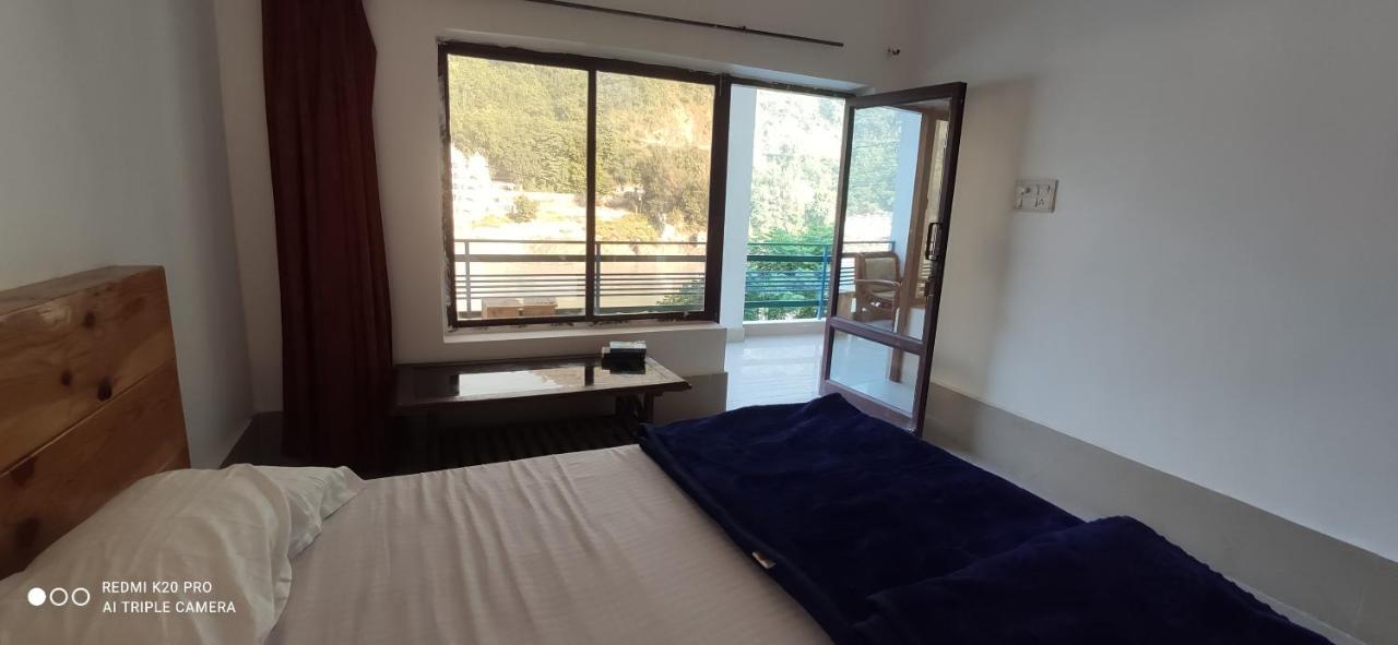 H7 Stay On The Ganges, Yoga & Spa Resort, Rishikesh Bagian luar foto