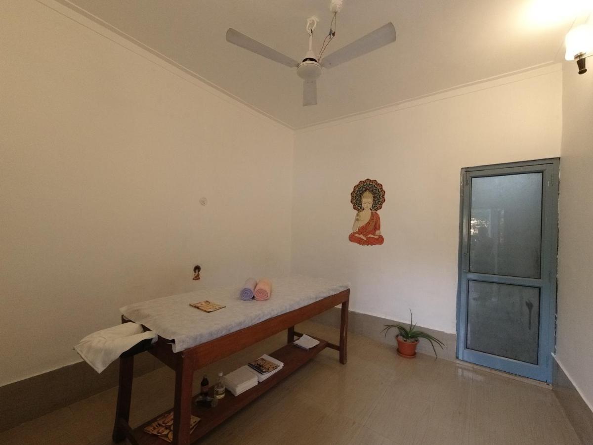 H7 Stay On The Ganges, Yoga & Spa Resort, Rishikesh Bagian luar foto