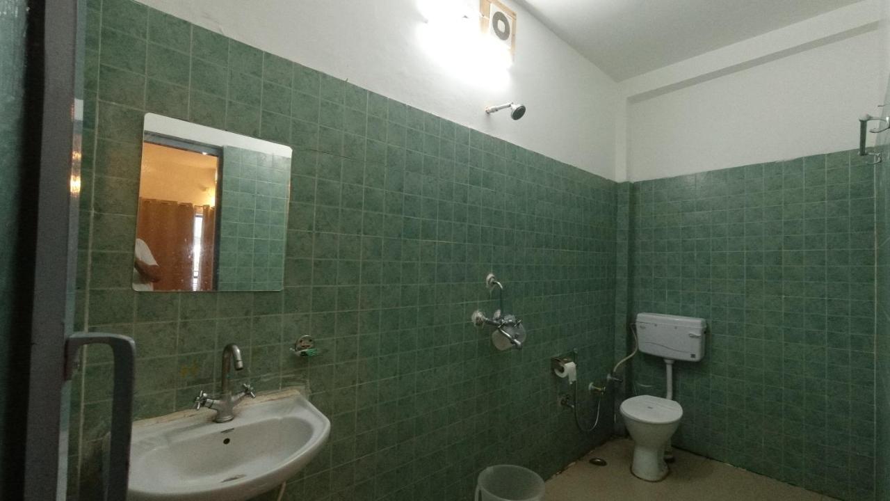 H7 Stay On The Ganges, Yoga & Spa Resort, Rishikesh Bagian luar foto