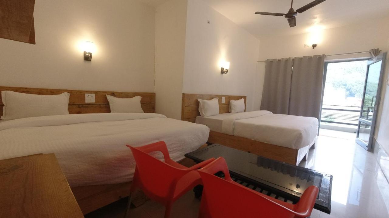 H7 Stay On The Ganges, Yoga & Spa Resort, Rishikesh Bagian luar foto