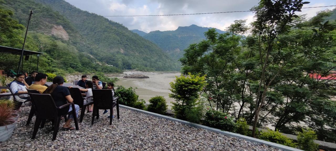 H7 Stay On The Ganges, Yoga & Spa Resort, Rishikesh Bagian luar foto