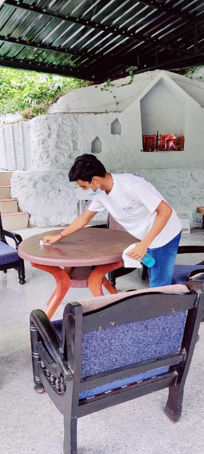 H7 Stay On The Ganges, Yoga & Spa Resort, Rishikesh Bagian luar foto