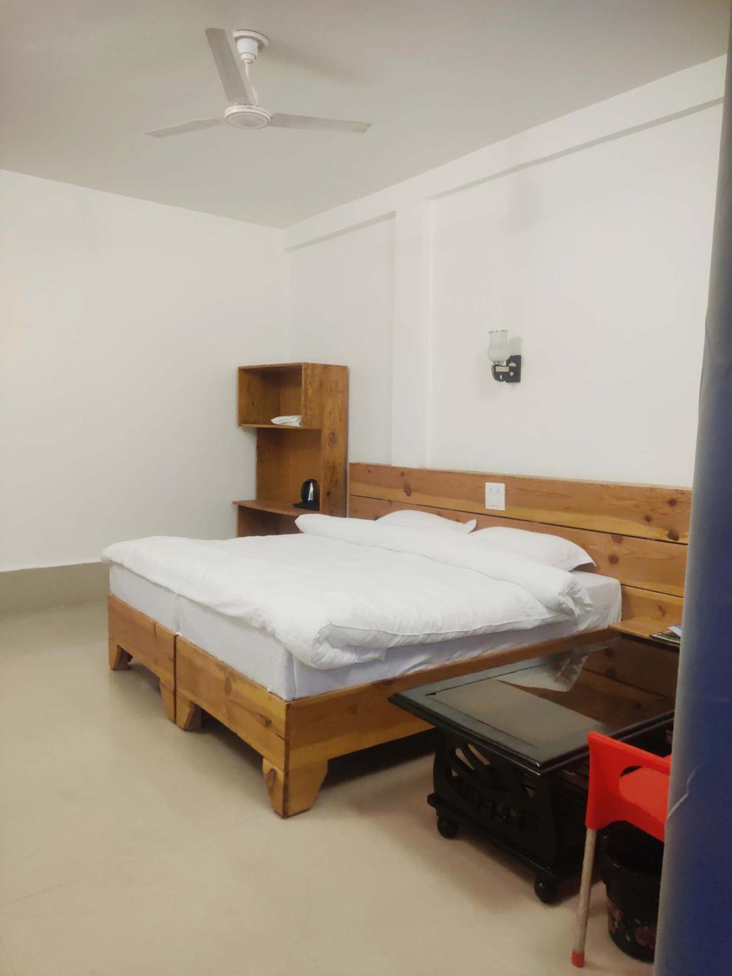 H7 Stay On The Ganges, Yoga & Spa Resort, Rishikesh Bagian luar foto